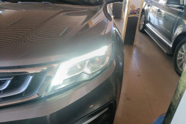 Used Geely Auto Emgrand X7 Sport 2018 1.8TD Automatic Two-Wheel Drive ZhiZun Model with 4G Connectivity
