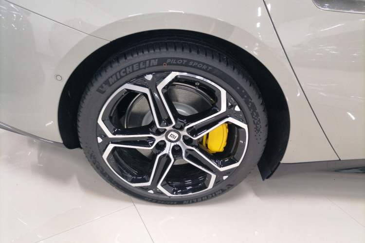 Used  SU7 2024 Rear-Drive Long-Range Intelligent Driving Version
