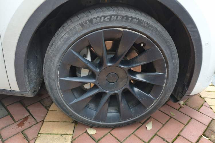 Used Tesla Model Y 2022 Long-Range All-Wheel-Drive Version
