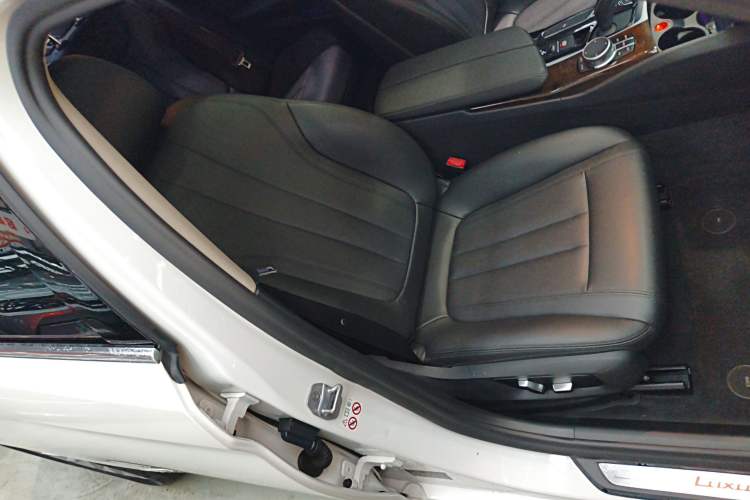 Used BMW 5 Series 2019 525Li Luxury Package
