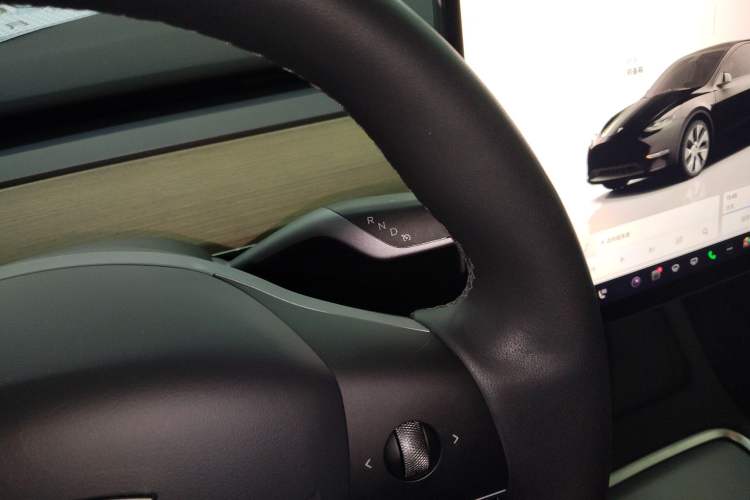 Used Tesla Model Y 2023 Long-Range All-Wheel-Drive Version
