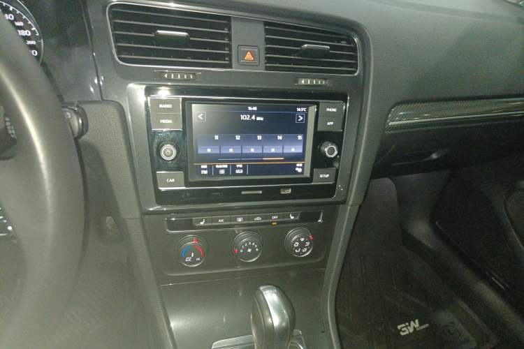 Used Volkswagen Golf 2018 230TSI Automatic Luxury Version
