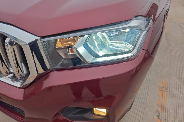 Used SAIC MAXUS T60 2017 2.4L Gasoline Manual Two-Wheel Drive High-Ride Elite Standard Van