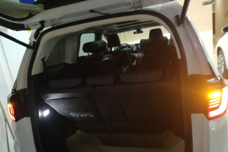 Used Honda Elysion 2022 2.0L eHEV Luxury First Edition
