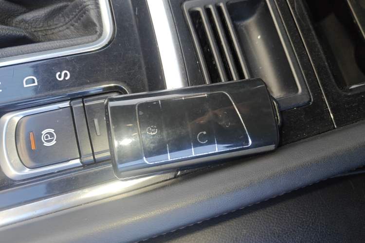 Used GAC Trumpchi GS8 2017 320T Two-Wheel Drive Luxury Smart Connectivity Version (7 Seats)
