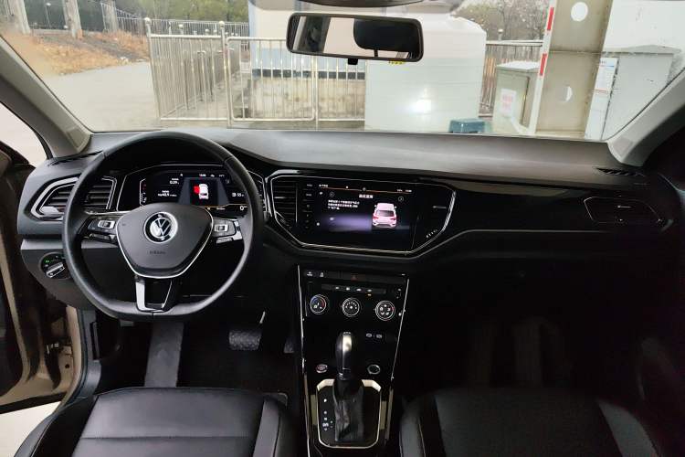 Used Volkswagen T-ROC 2021 280TSI DSG Two-Wheel Drive Comfort Connect Edition