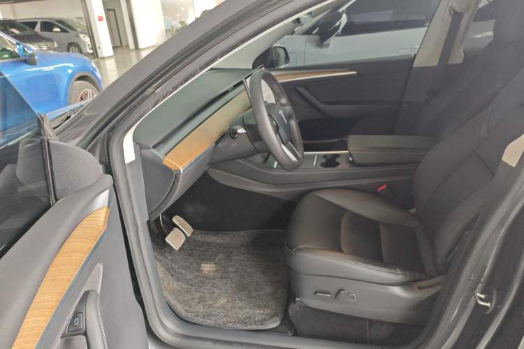 Used Tesla Model Y 2021 Long-Range All-Wheel-Drive Version