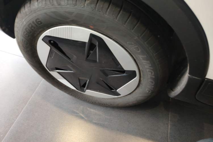 Used Geometry E Firefly 2024 301km Flowing Light
