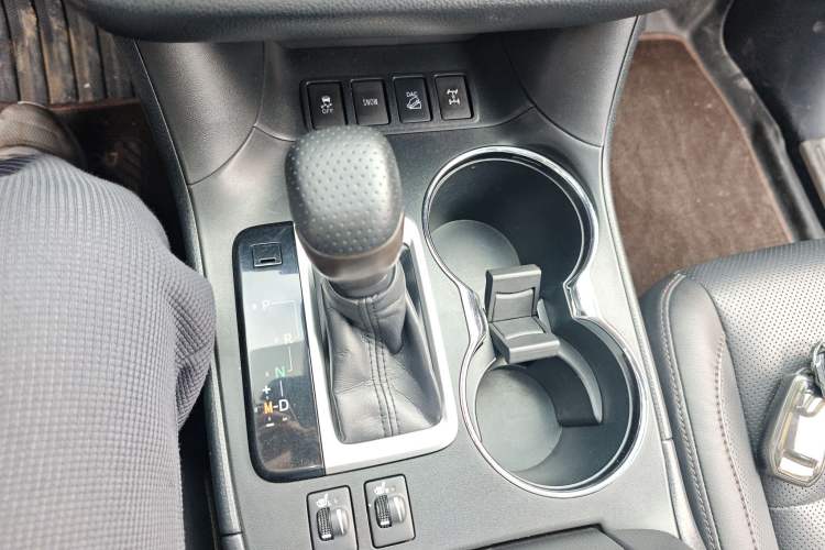 Used Toyota Highlander 2018 2.0T Four-Wheel Drive Prestige Version 7 Seats China V Emission Standard