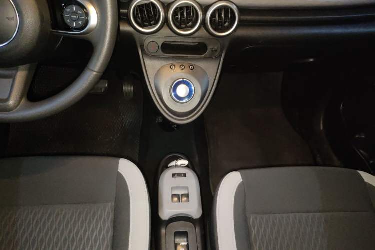 Used ORA Black Cat 2022 Updated Version 301 km Cute Pet Edition Lithium Iron Phosphate