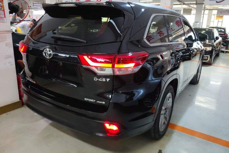 Used Toyota Highlander 2018 2.0T Four-Wheel Drive Luxury Edition 7 Seats China V Emission Standard

