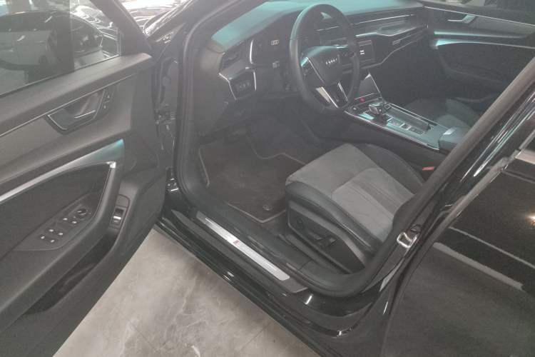 Used Audi A6L 2022 40 TFSI Luxury Dynamic Model
