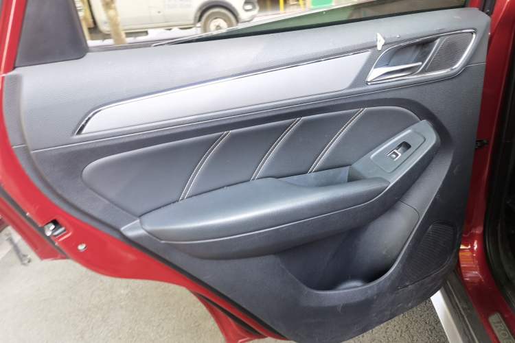 Used Roewe RX5 2016 20T Two-Wheel Drive Manual Flagship Edition
