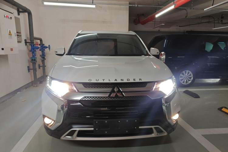Used Mitsubishi Outlander 2019 2.0L Two-Wheel Drive Comfort Edition 5 Seats China V Standard