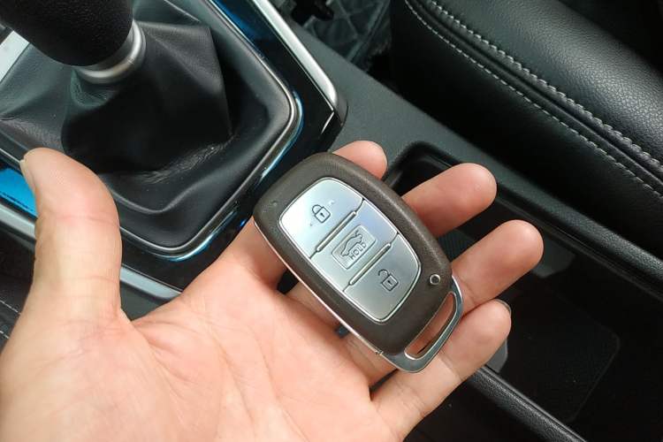 Used Hyundai Elantra 2015 1.6L Manual Leading Model
