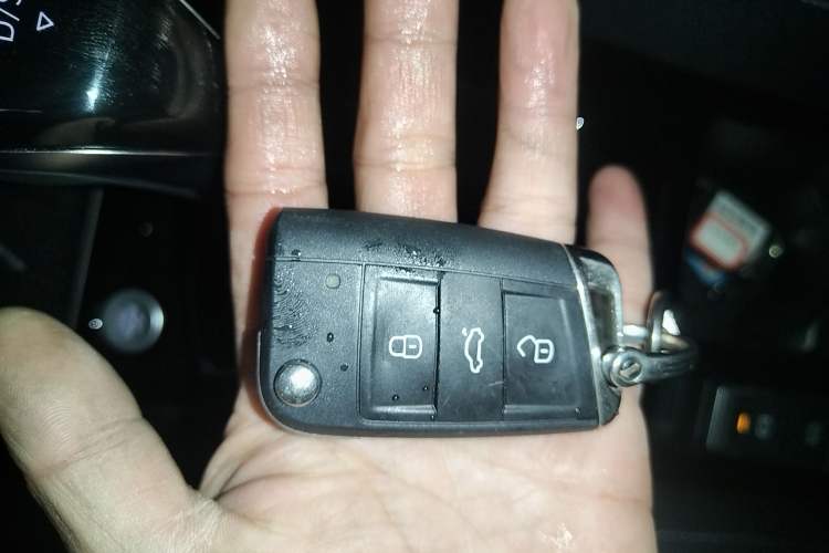 Used Volkswagen Tharu 2025 NewRui 300TSI Prestige Edition
