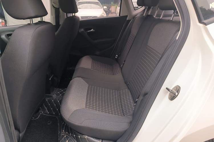 Used Volkswagen Polo 2016 1.6L Automatic Comfort Model