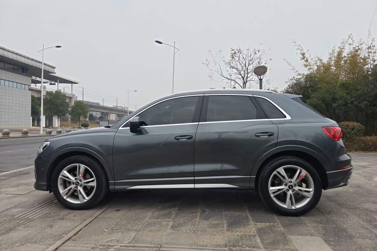 Used Audi Q3 2021 40 TFSI Fashion Dynamic Model
