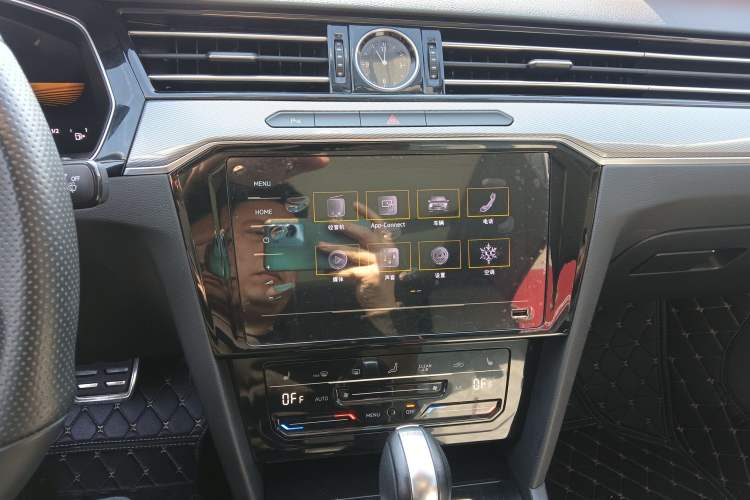 Used Volkswagen Magotan 2023 2 Million Units Limited Edition 330TSI DSG Leading Version
