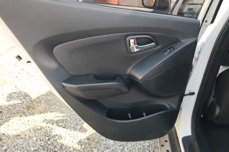 Used Hyundai ix35 2015 2.0L Automatic 2WD Smart Type China IV