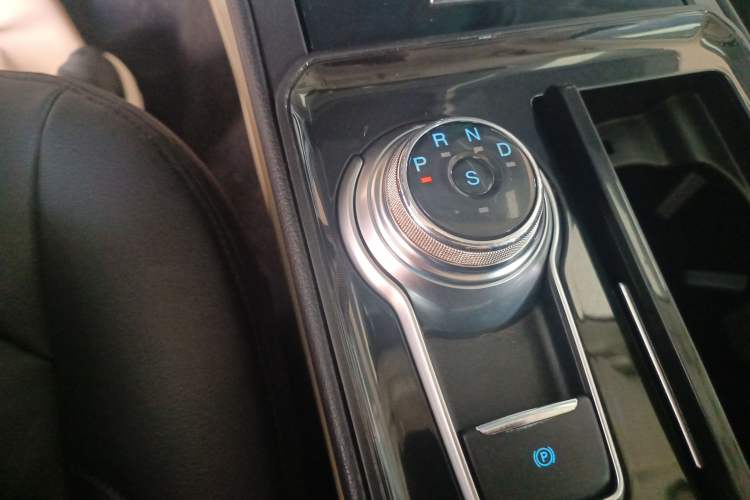 Used Ford Edge 2020 EcoBoost 245 Two-Wheel-Drive Titanium 5-Seater
