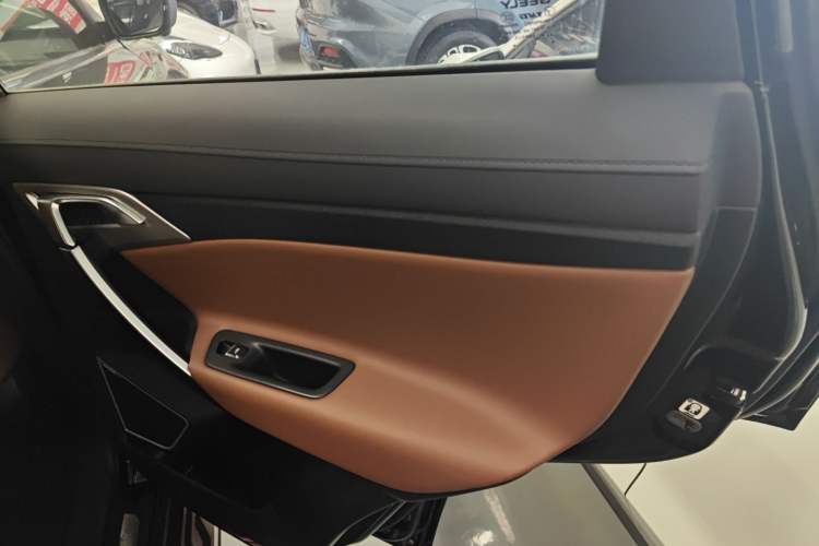 Used Geely Auto Emgrand X7 Sport 2016 1.8TD Automatic ZhiZun Version
