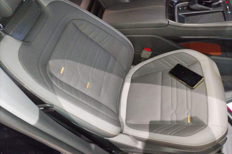 Used Ford Edge 2023 Edge L 2.0T EcoBoost E-Hybrid Four-Wheel Drive Seven-Seat Supreme Model
