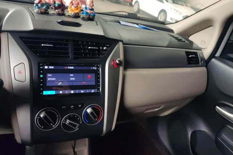 Used Venucia R50 2015 1.6L Automatic Fashion Edition