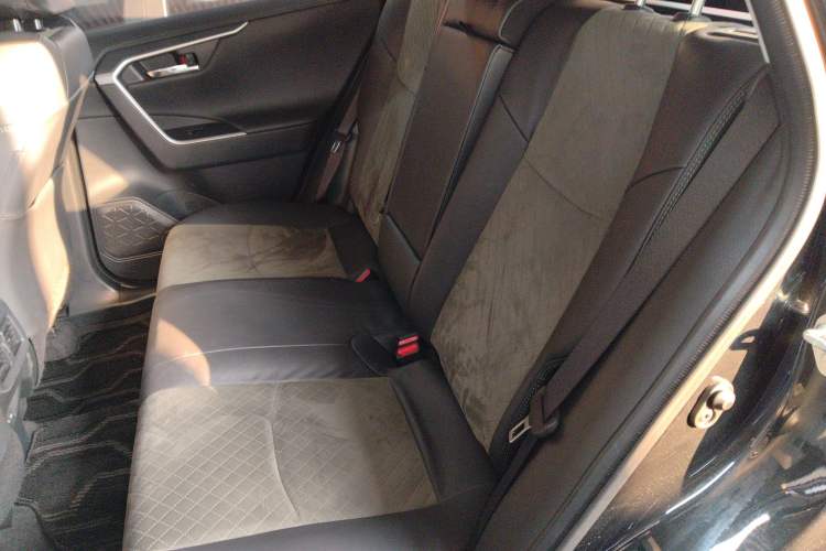 Used Toyota RAV4 2022 2.0L CVT 4x4 Style Plus Edition
