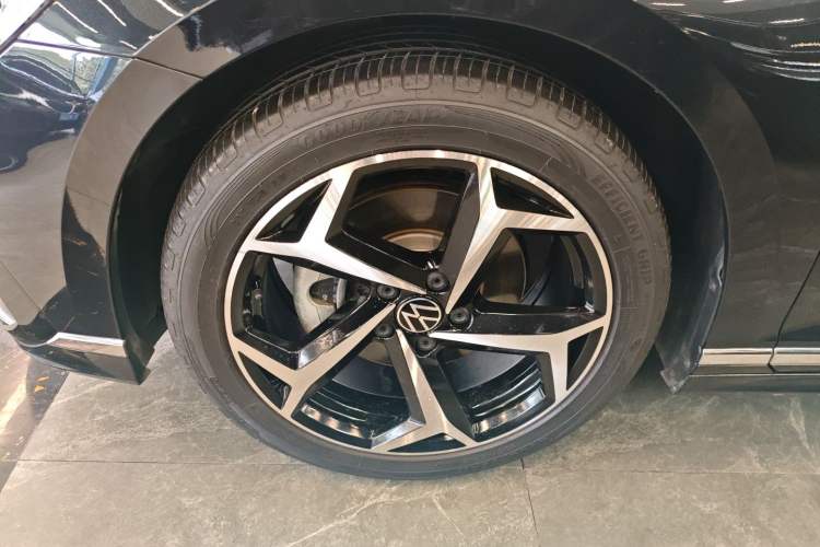 Used Volkswagen Magotan 2023 2 Million Units Limited Edition 330TSI DSG Leading Version
