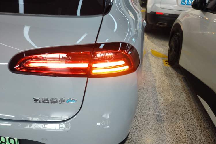 Used Wuling Bingo PLUS 2024 330 km Range Five-Seater Version
