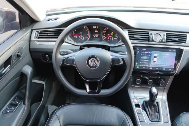 Used Volkswagen Passat 2017 280TSI DSG Luxury Edition
