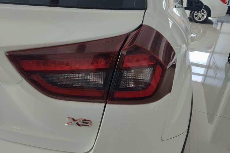 Used Geely Auto Vision X3 2019 Upgraded Model 1.5L CVT Elite Version
