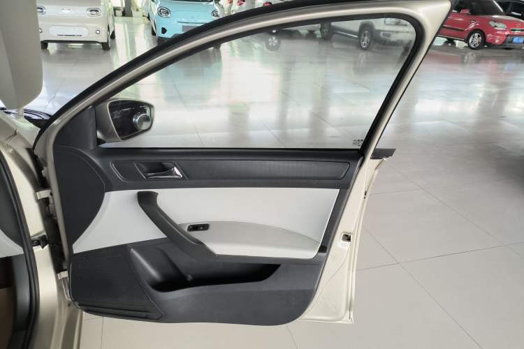 Used Skoda Rapid 2013 1.6L Automatic Smart Selection Model
