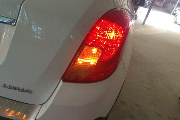 Used Buick Encore 2015 1.4T Automatic Two-Wheel Drive Urban Elite Version
