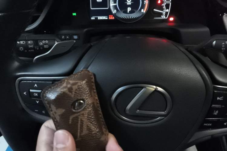 Used Lexus ES 2023 200 Excellence Edition
