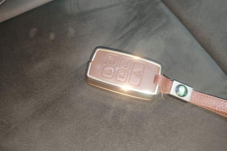 Used Land Rover Range Rover Velar 2021 P250 model
