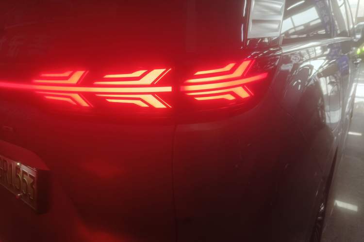 Used Denza D9 2024 DM-i 980 Four-Wheel Drive Prestige Model
