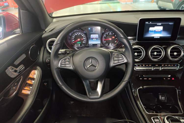 Used Mercedes-Benz GLC 2019 Facelift GLC 260 L 4MATIC Luxury Model
