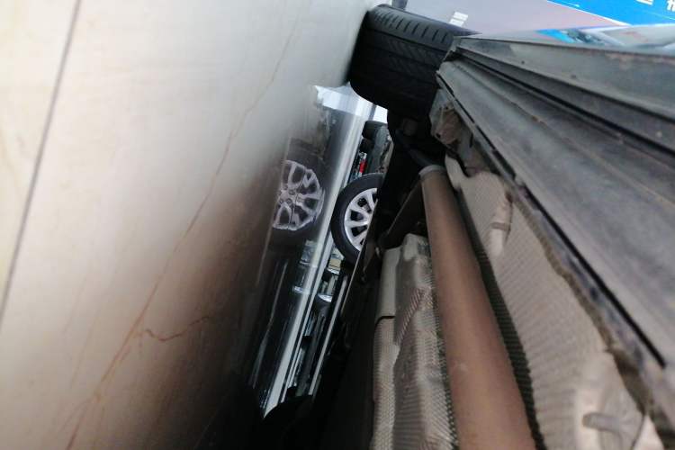 Used Denza D9 2025 DM-i Smart Drive 1020 Four-Wheel Drive Deluxe Model
