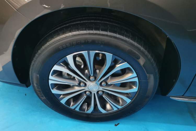 Used Buick GL8 2023 Land Executive Class Comfort Model
