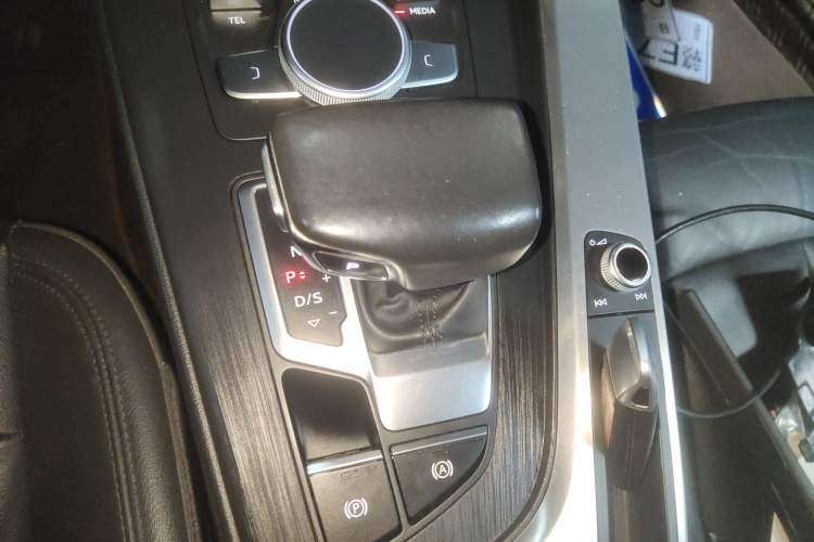 Used Audi A4L 2019 40 TFSI Fashion Version China V