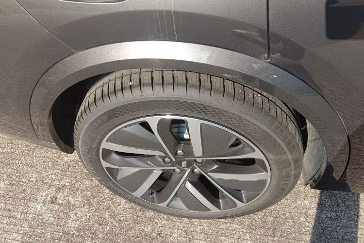 Used Li Auto L8 2024 Ultra Model
