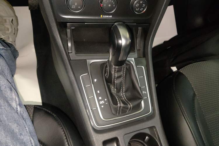 Used Volkswagen Golf 2017 1.6L Automatic Comfort Million-Vehicle Anniversary Edition