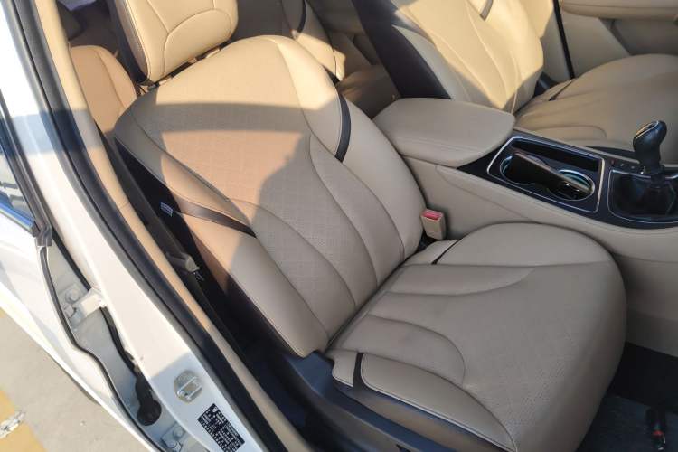 Used Baojun 730 2017 1.5T Manual Prestige Version 7 Seats