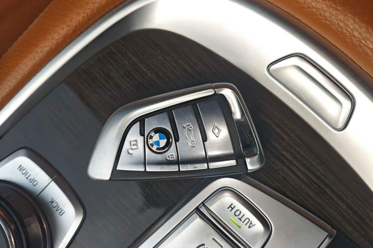 Used BMW 7 Series 2017 730Li Leading Model
