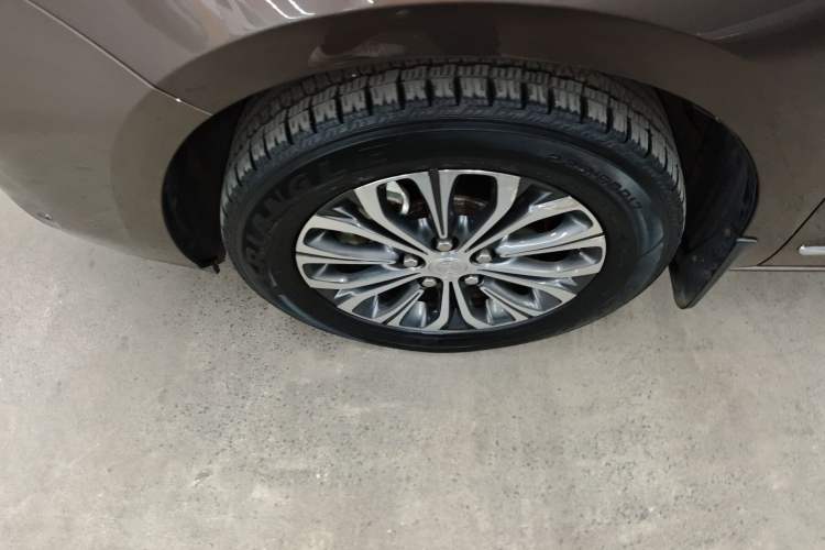 Used Buick GL8 2021 Land Cruiser Executive Class 652T Luxury Model
