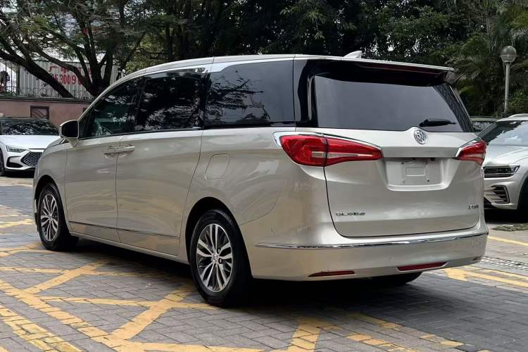 Used Buick GL8 2018 ES 28T Flagship Model China VI Standard
