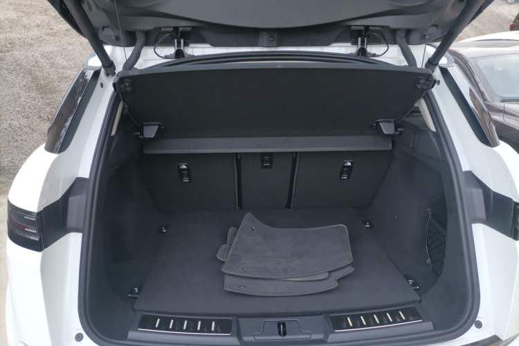 Used Land Rover Range Rover Evoque 2024 Aurora L 249 PS Prestige Light-Chasing Edition