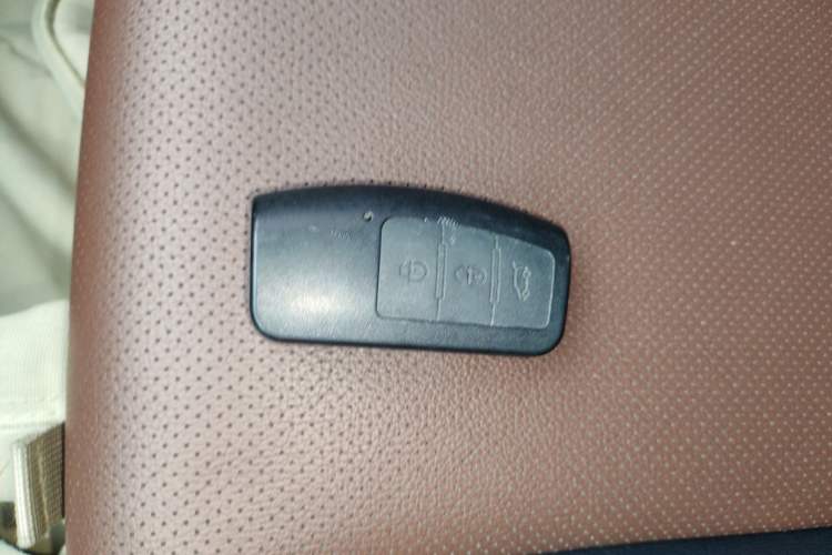 Used JMC Yusheng S350 2016 2.0T Automatic 4x4 Gasoline Luxury Version with Sunroof 7 Seats
